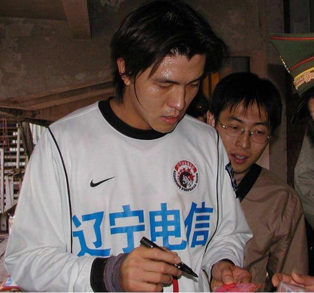 帅哥足球历史排行榜_足球历史第一帅哥_足球球坛帅哥