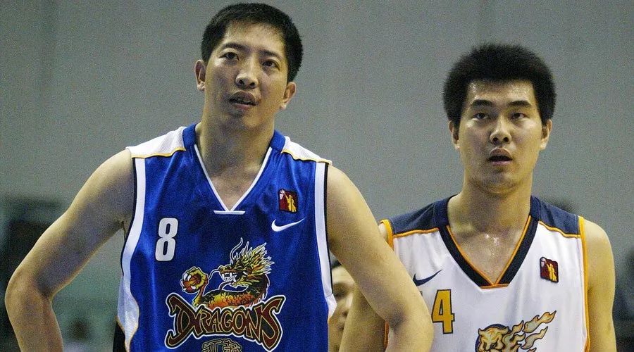 nba球队历史阵容排名_篮球历史最差阵容是谁_篮球历史最强阵容