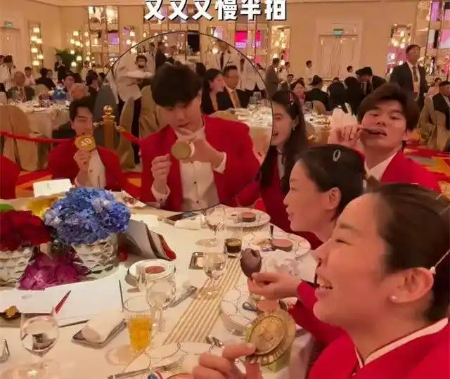 搞笑游泳_搞笑游泳比赛视频_全世界最搞笑的游泳技巧