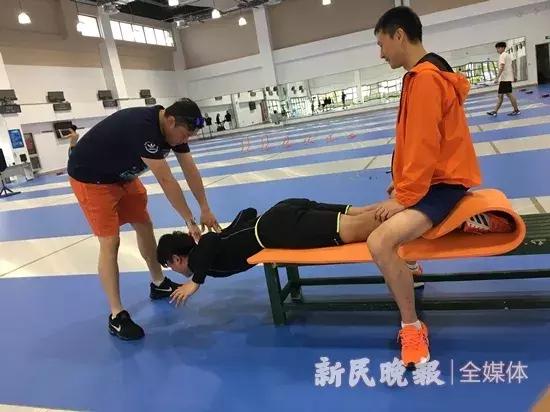 击剑多少钱一小时_冠军训练击剑一天小时多少钱_击剑冠军一天训练几小时