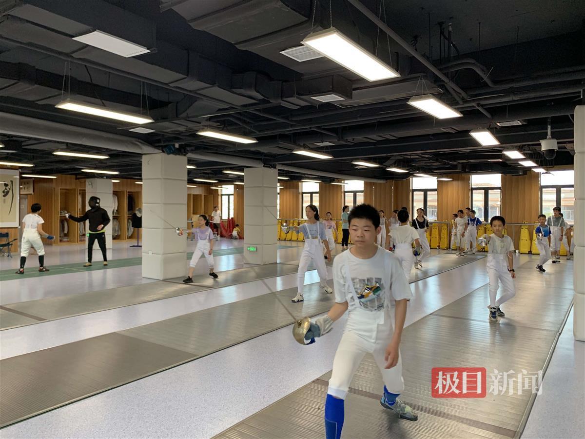 击剑冠军一天训练几小时_击剑运动员训练_击剑训练费用