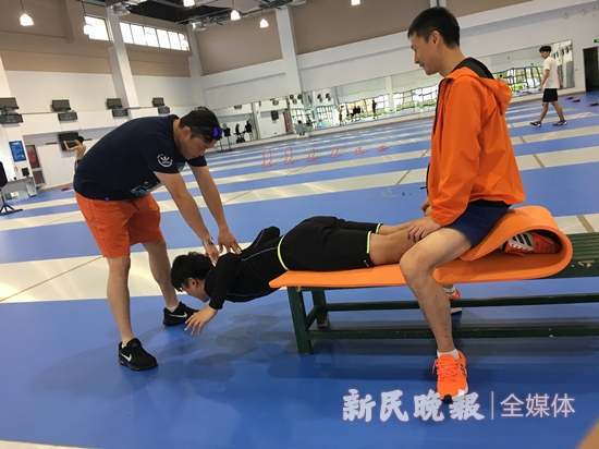 击剑冠军一天训练几小时_击剑多少钱一小时_击剑运动员训练