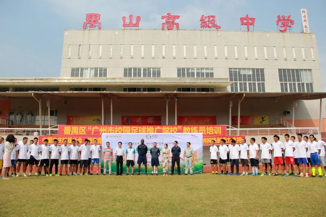 足球得冠军的人是谁呀_足球球员冠军数排名_足球获得冠军最多的球员