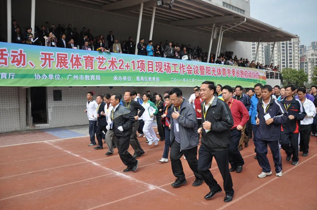 足球得冠军的人是谁呀_足球获得冠军最多的球员_足球球员冠军数排名