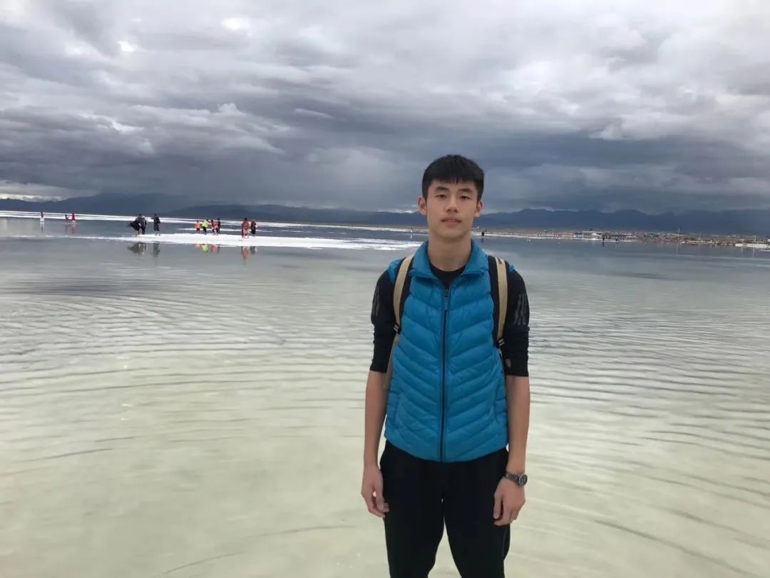 足球获得冠军最多的球员_足球球员冠军数排名_足球得冠军的人是谁呀