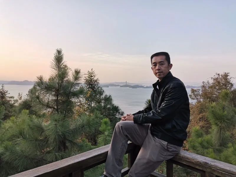 足球球员冠军数排名_足球获得冠军最多的球员_足球得冠军的人是谁呀