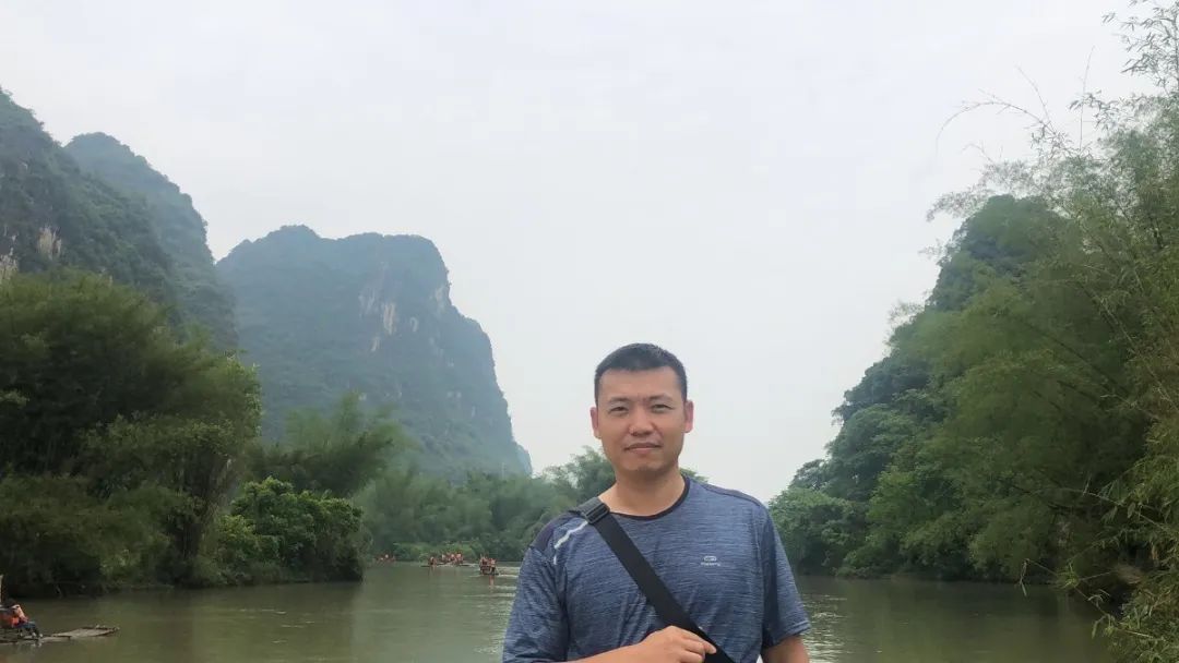 足球得冠军的人是谁呀_足球球员冠军数排名_足球获得冠军最多的球员