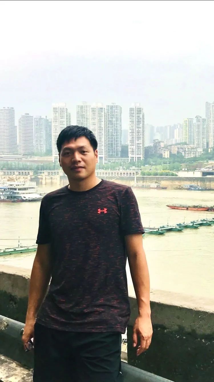 足球获得冠军最多的球员_足球球员冠军数排名_足球得冠军的人是谁呀