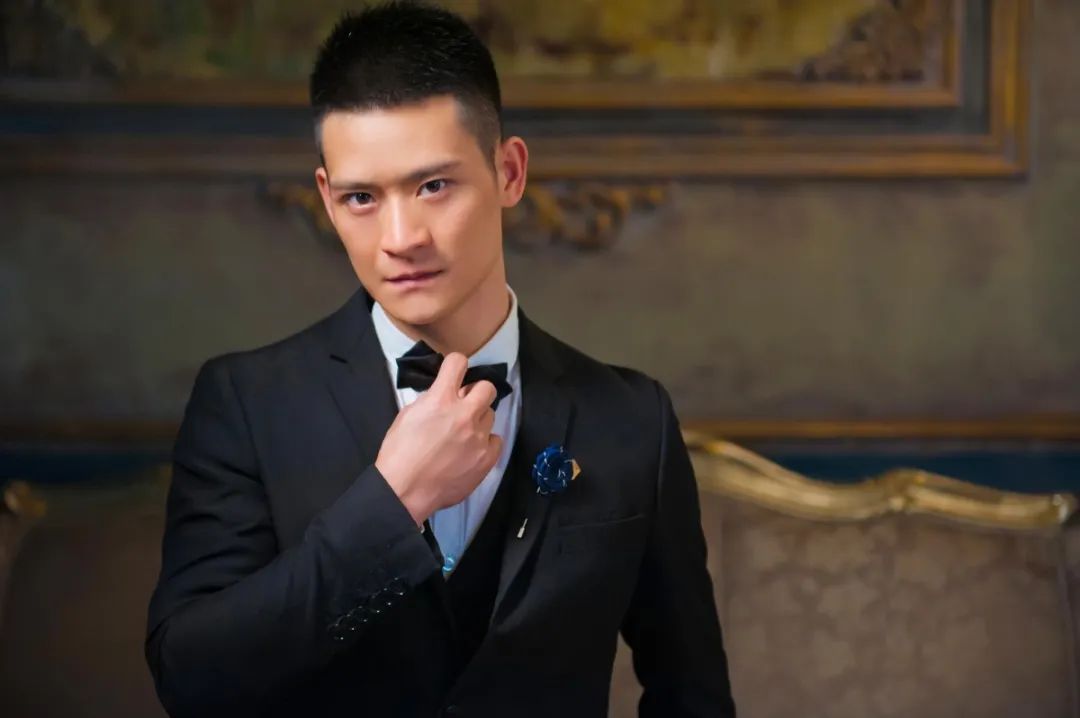 足球得冠军的人是谁呀_足球获得冠军最多的球员_足球球员冠军数排名