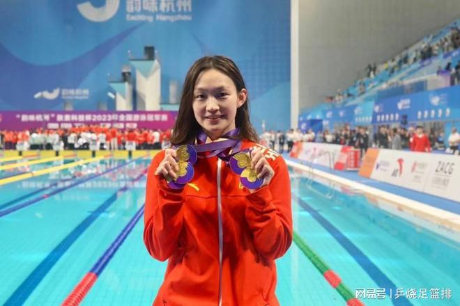 接力游泳比赛视频_中国游泳接力晋级规则视频_游泳接力赛