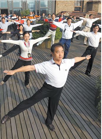 中学生体操照片大全_中学生体操运动视频锻炼_中学生体操视频教学