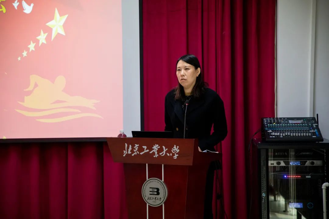 赞扬游泳冠军的话_赞扬游泳话冠军的句子_赞扬游泳话冠军的词语