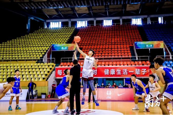 东莞光明中学男篮_东莞市光明中学篮球冠军_广东东莞光明中学篮球队