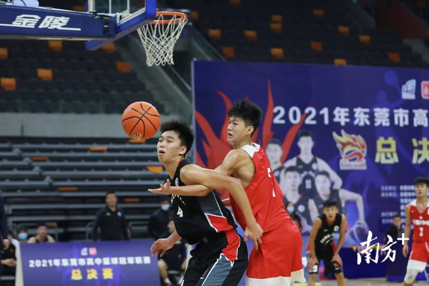 东莞市光明中学篮球明星_东莞市光明中学篮球冠军_东莞光明中学男篮