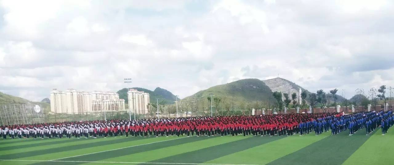 实验中学足球队拿冠军_实验中学足球比赛_我校足球赛荣获第一名
