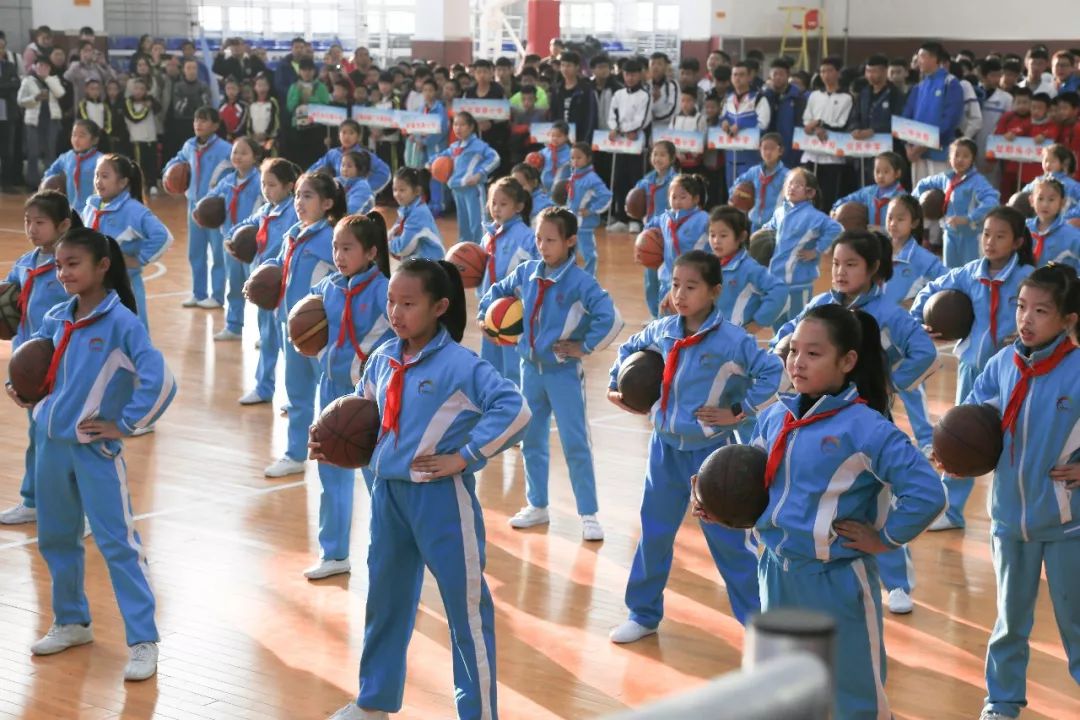 篮球比赛全场什么意思_小学生篮球赛全场规则图片_全场篮球赛规则常识