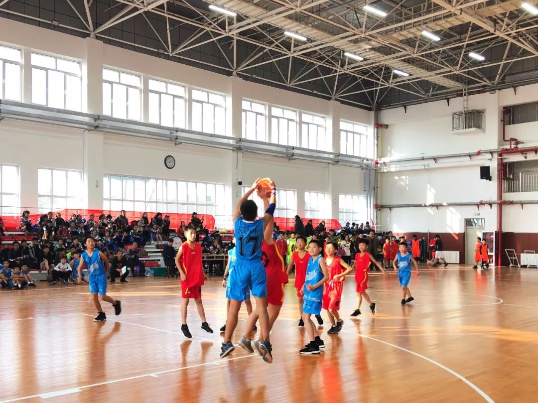 全场篮球赛规则常识_小学生篮球赛全场规则图片_篮球比赛全场什么意思