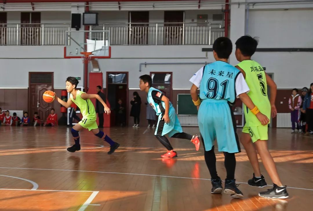 篮球比赛全场什么意思_小学生篮球赛全场规则图片_全场篮球赛规则常识
